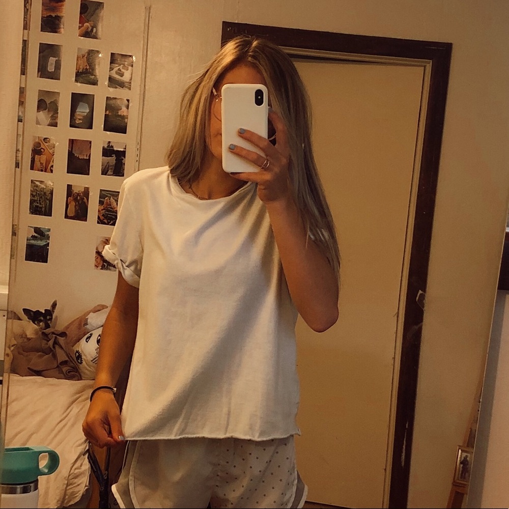 WHITE T-SHIRT